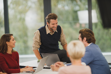 九义人剧情：揭示人性善恶的复杂交织与情感纠葛